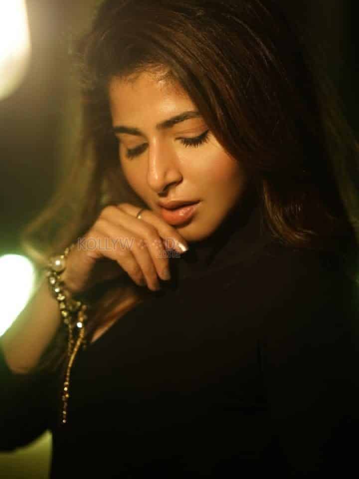 Bazooka Actress Iswarya Menon in a Black Floor Length Dress Pictures 04