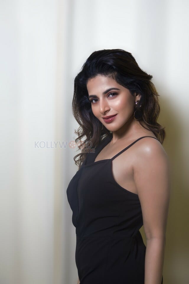 Beautiful Actress Iswarya Menon Photos