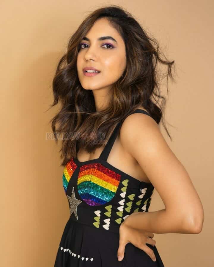 Beautiful Ritu Verma in a Sexy Colorful Dress Photos 01