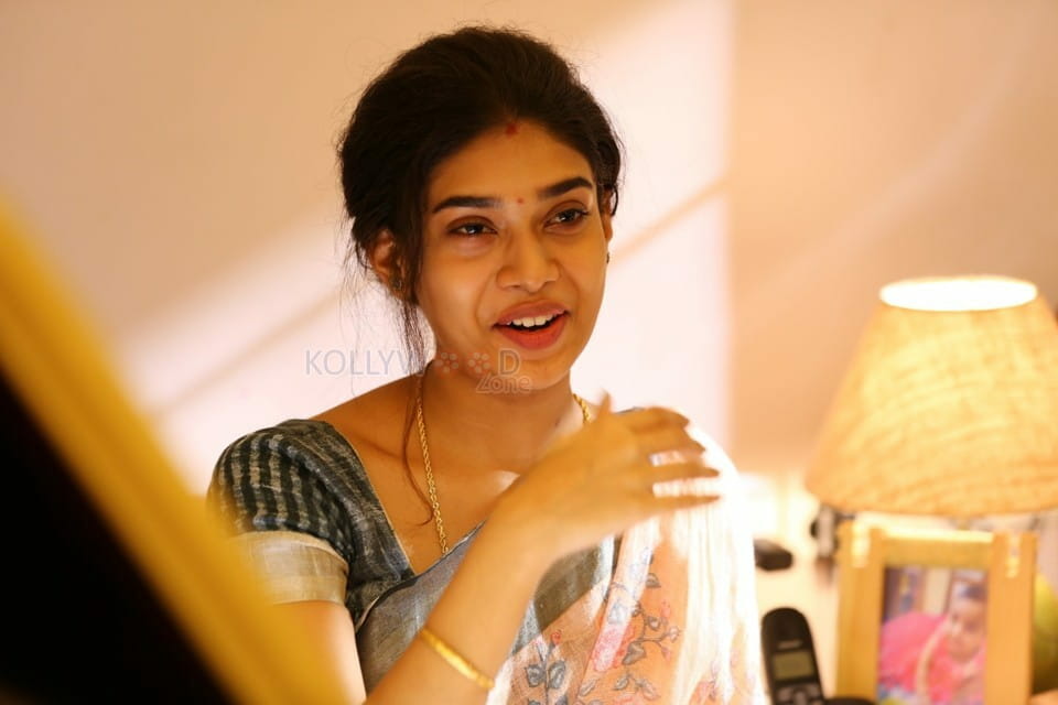 Bodhai Yeri Budhi Maari Movie Heroine Dushara Vijayan Photos