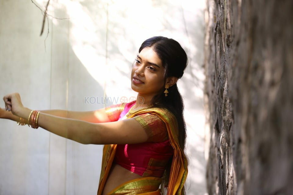 Bodhai Yeri Budhi Maari Movie Heroine Dushara Vijayan Photos