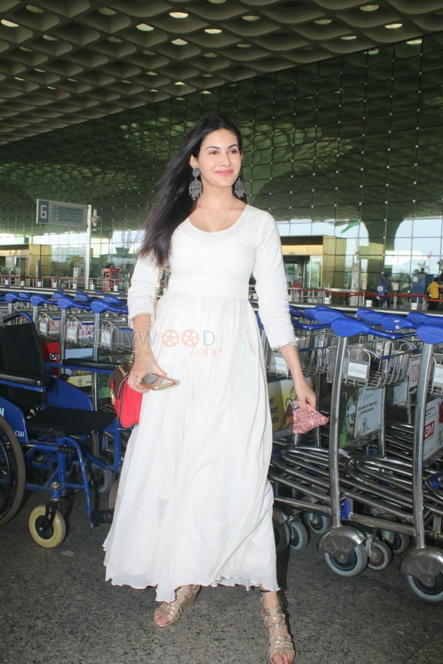 Bollywood Actress Amyra Dastur spotted at Airport Departure Pictures