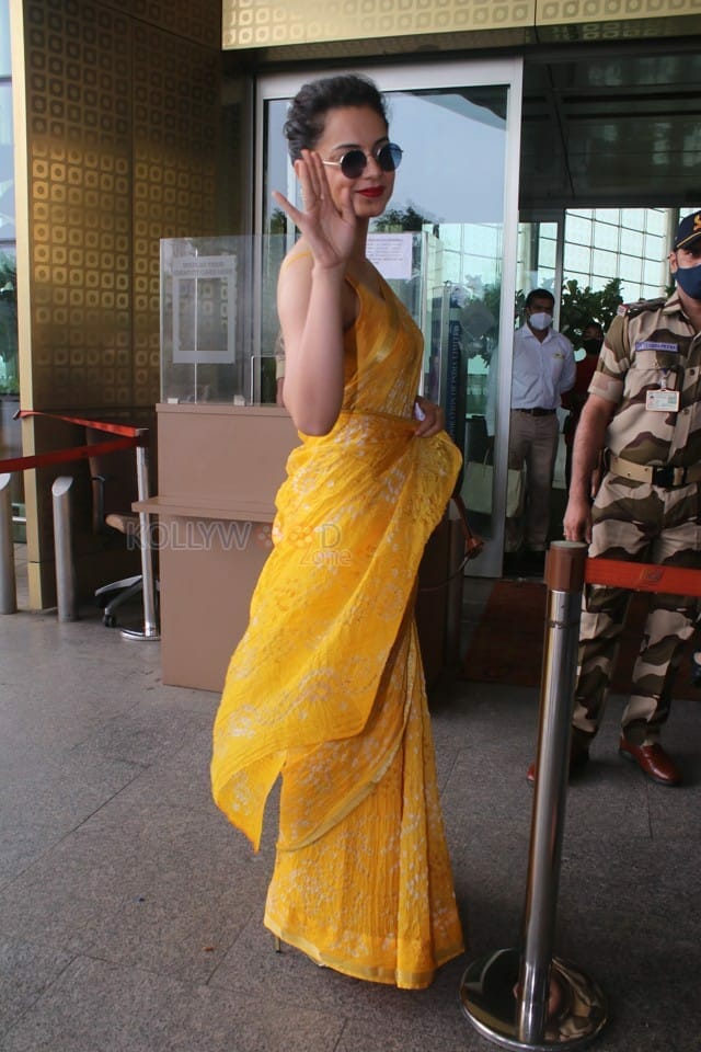 Bollywood Actress Kangana Ranaut spotted at Airport Departure Pictures