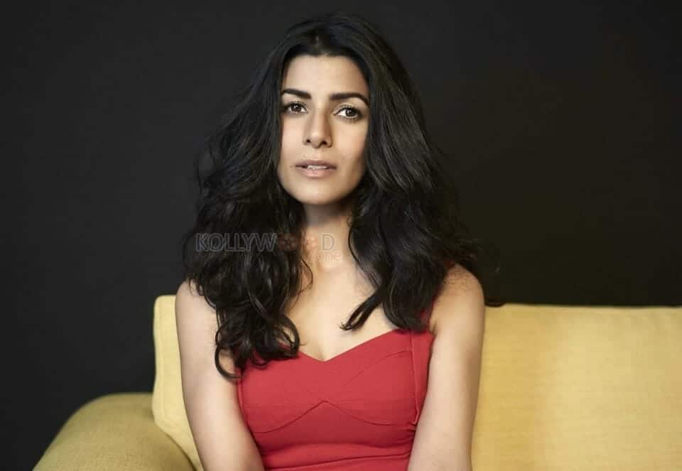 Dasvi Actress Nimrat Kaur Photo 01