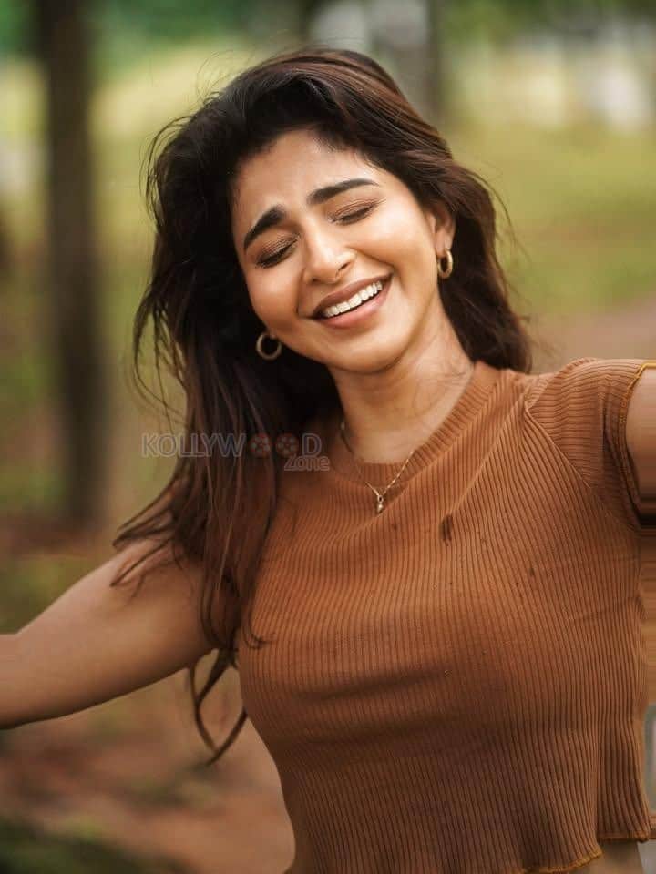 Desirable Iswarya Menon in a Brown Crop Top and White Denim Pants Photos 01