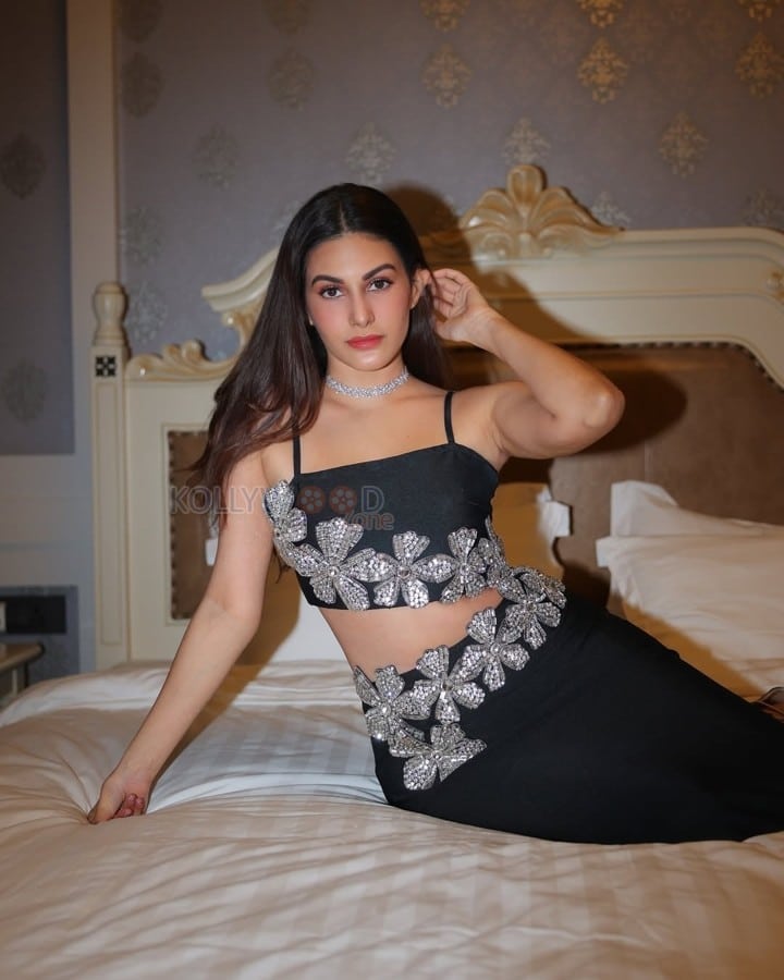 Elegant Amyra Dastur in a Black Two Piece Floral Dress Photos 03