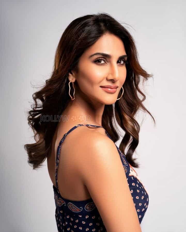 Elegant Vaani Kapoor Photo 01