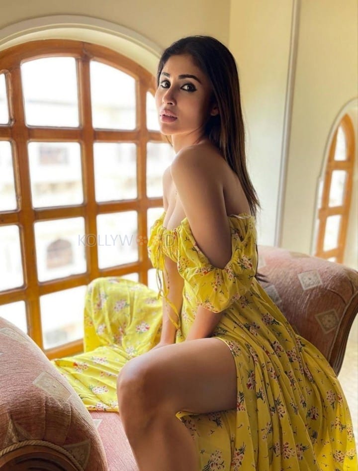 Erotic Naagin Beauty Mouni Roy in a Thigh Slit Yellow Floral Dress Pictures 01