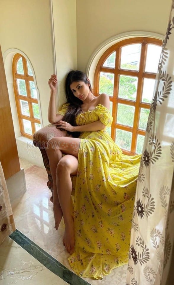 Erotic Naagin Beauty Mouni Roy in a Thigh Slit Yellow Floral Dress Pictures 02