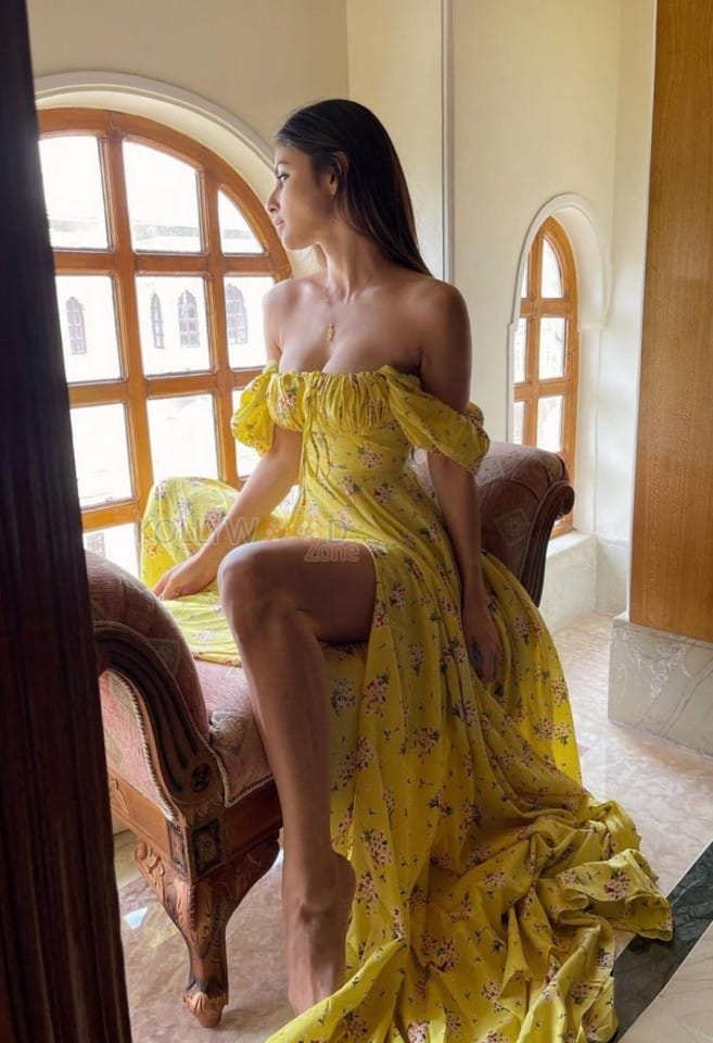 Erotic Naagin Beauty Mouni Roy in a Thigh Slit Yellow Floral Dress Pictures 03