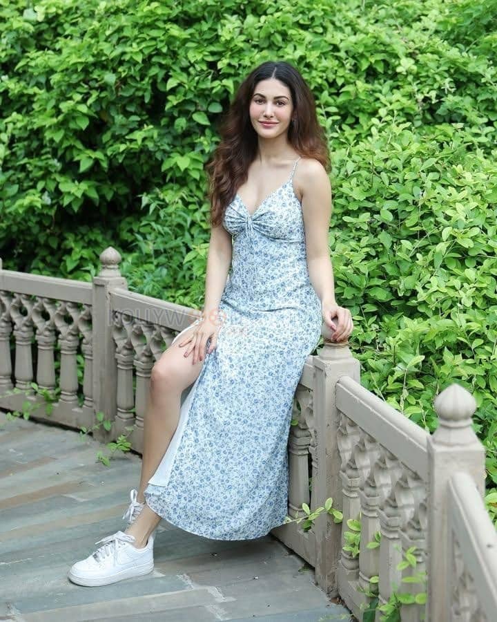 Glamourous Amyra Dastur in a Blue Floral Thigh Slit Dress Pictures 04