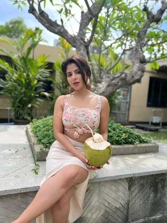 Gorgeous Iswarya Menon in a Floral Pink Knotted Top and Cream Thigh Slit Skirt Photos 02
