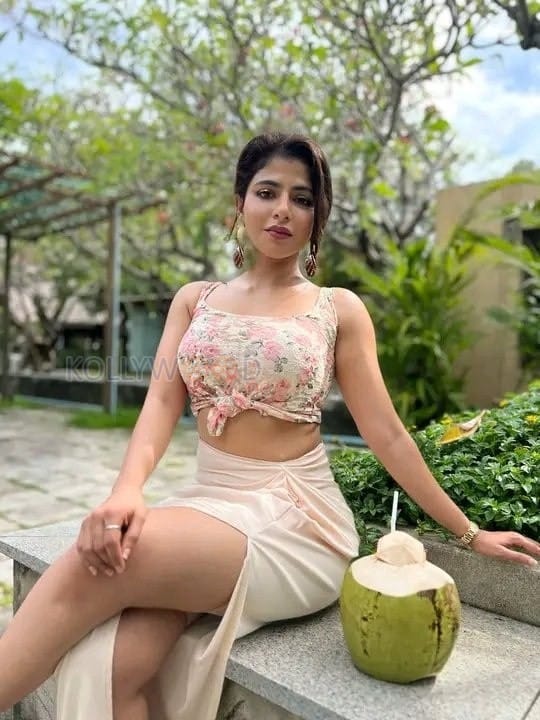 Gorgeous Iswarya Menon in a Floral Pink Knotted Top and Cream Thigh Slit Skirt Photos 04