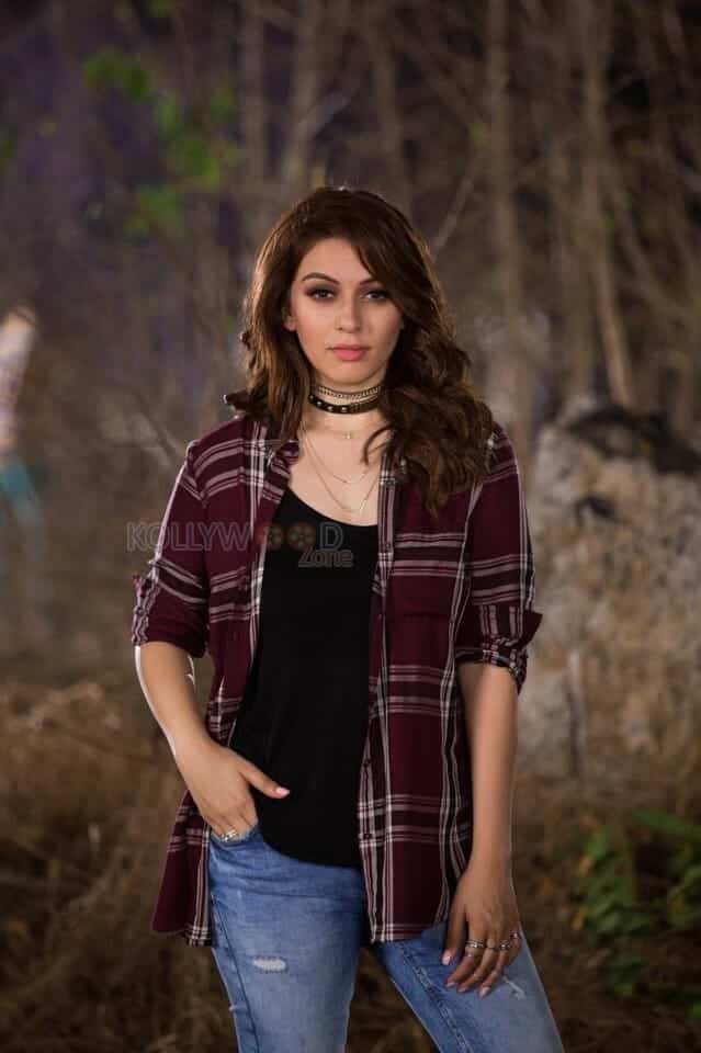 Hansika Motwani in a Black Top and Blue Jean Photo 01