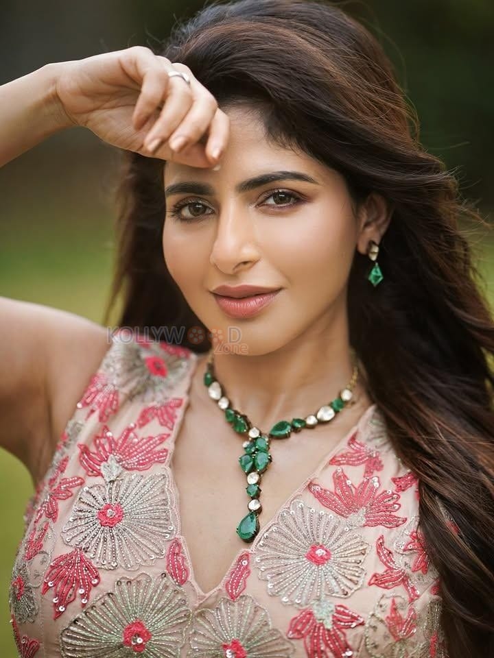 Hot Mallu Actress Iswarya Menon in a Pink Lehenga with a Floral Blouse Photos 02