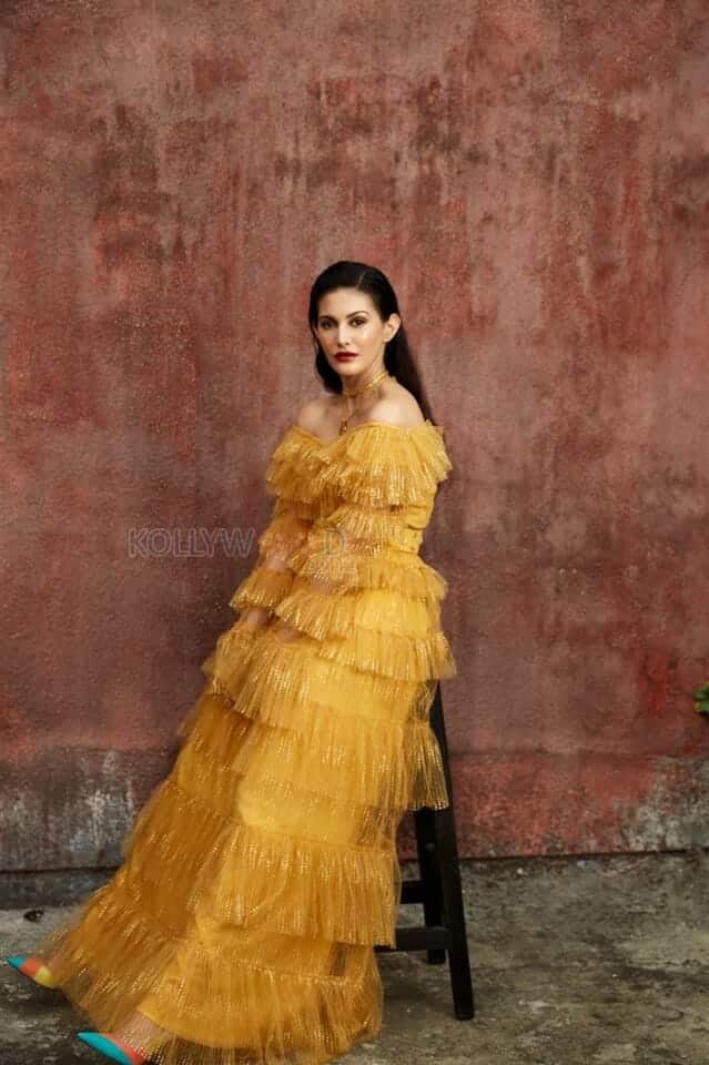 Indian Actress Amyra Dastur New Photoshoot Pictures 01