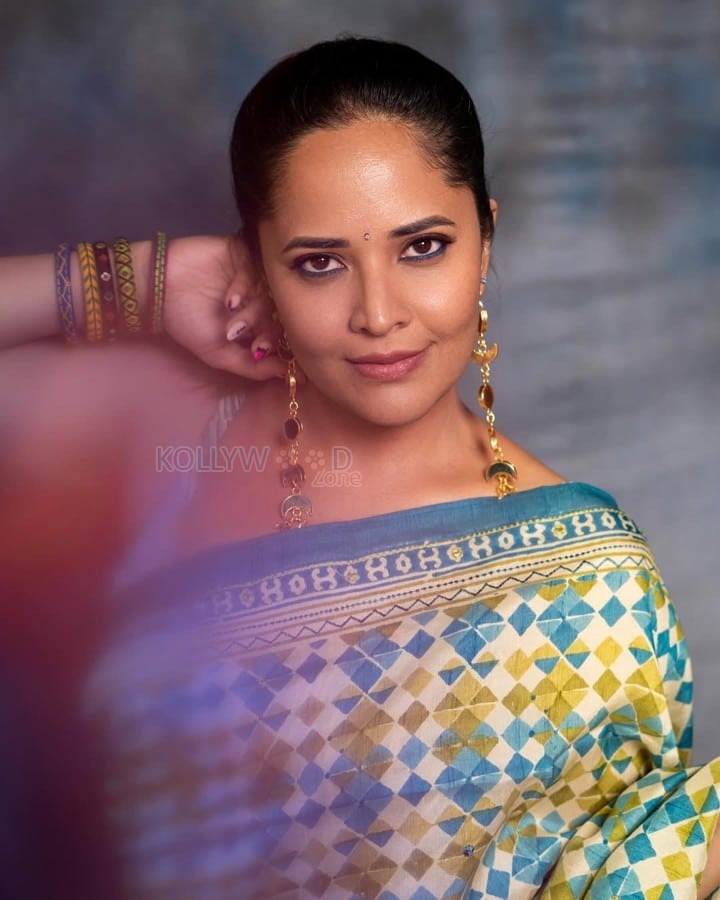 Indian Television Presenter Anasuya Bharadwaj in a Blue and White Saree Pictures 02