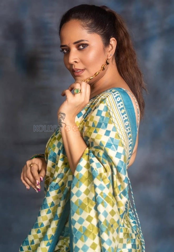 Indian Television Presenter Anasuya Bharadwaj in a Blue and White Saree Pictures 03