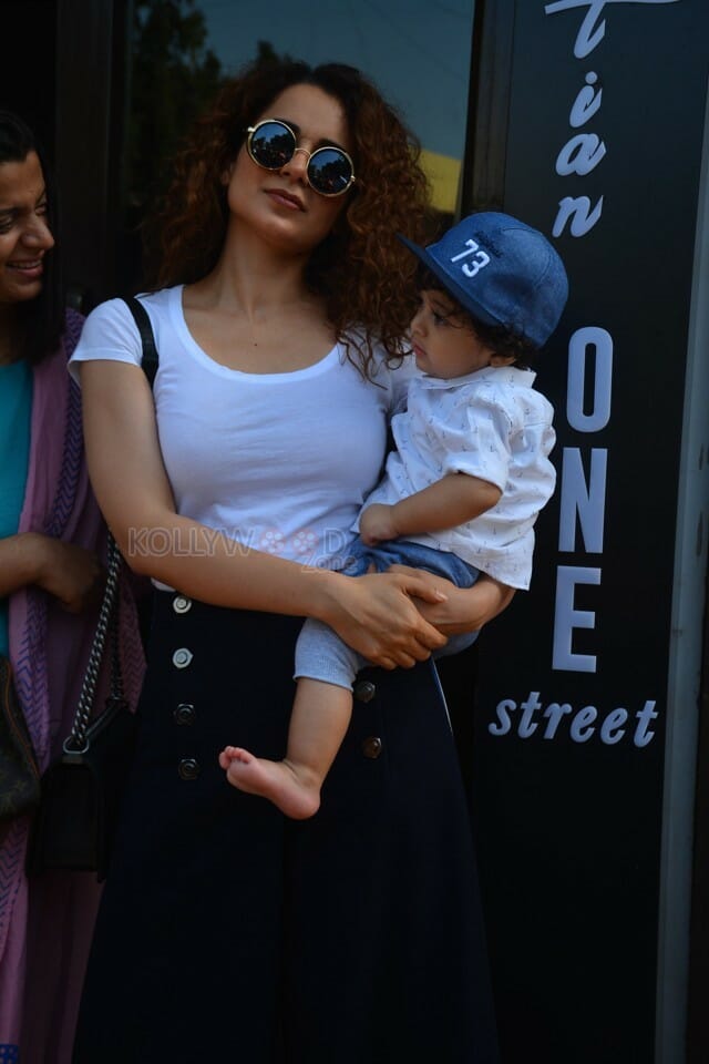 Kangana Ranaut Spotted At Bastian Bandra Pictures