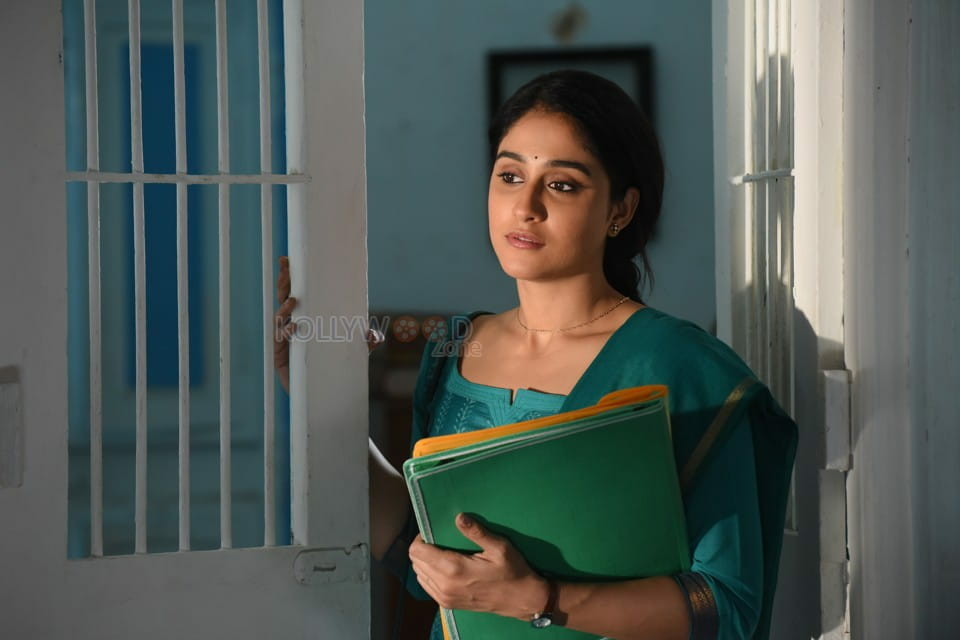 Kasadatapara Movie Heroine Regina Cassandra Stills 03