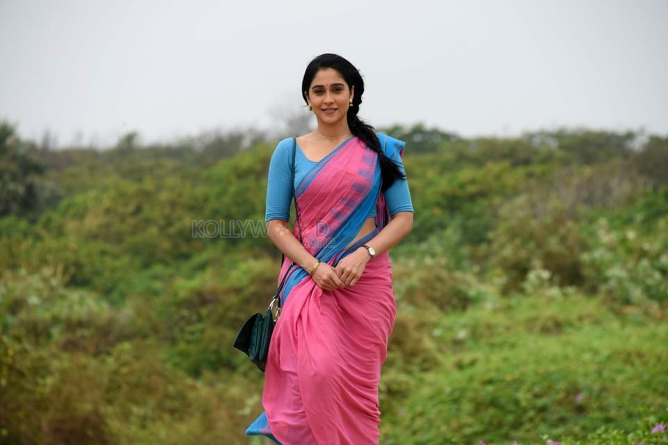 Kasadatapara Movie Heroine Regina Cassandra Stills 04