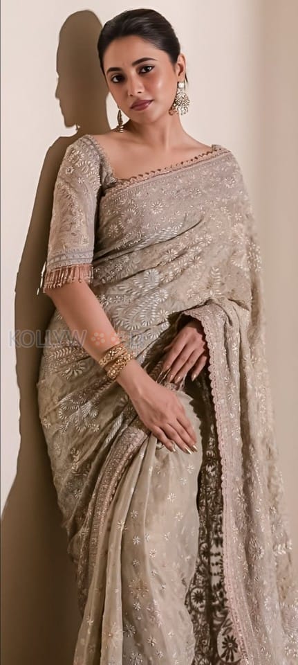 Lovely Priyanka Mohan in a Chikankari Saree Photos 04