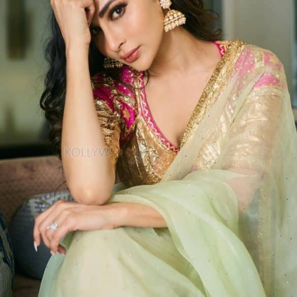 Mouni Roy