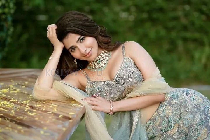 Mesmerizing Iswarya Menon in a Floral Embellished Lehenga Pictures 03