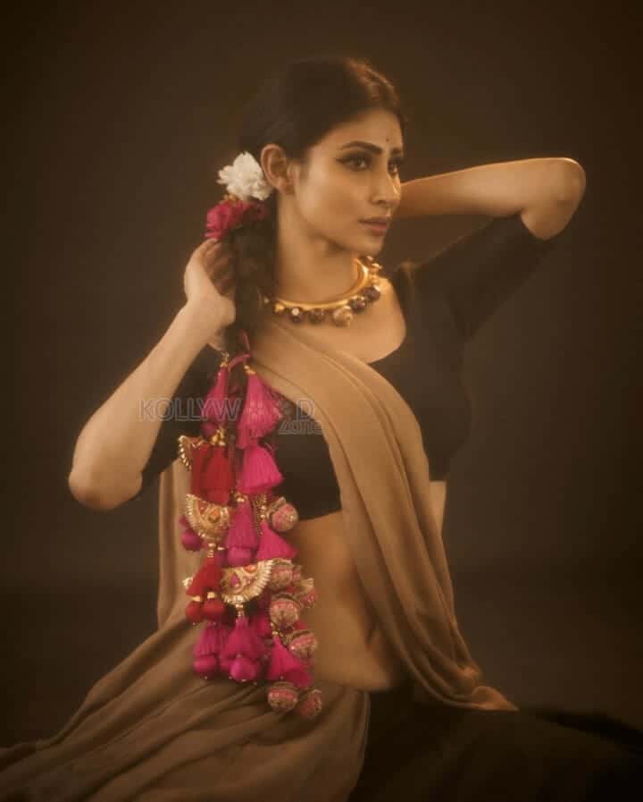 Mouni Roy Beautiful Traditional Photoshoot Stills 02