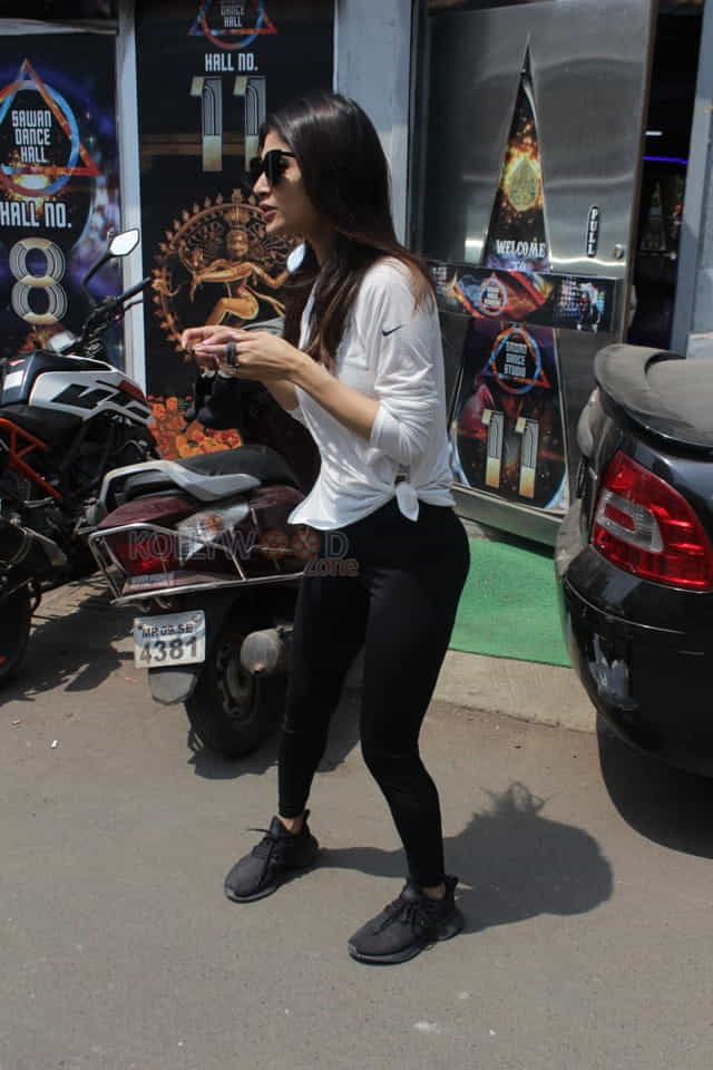Mouni Roy Spotted At Dance Class Andheri Stills