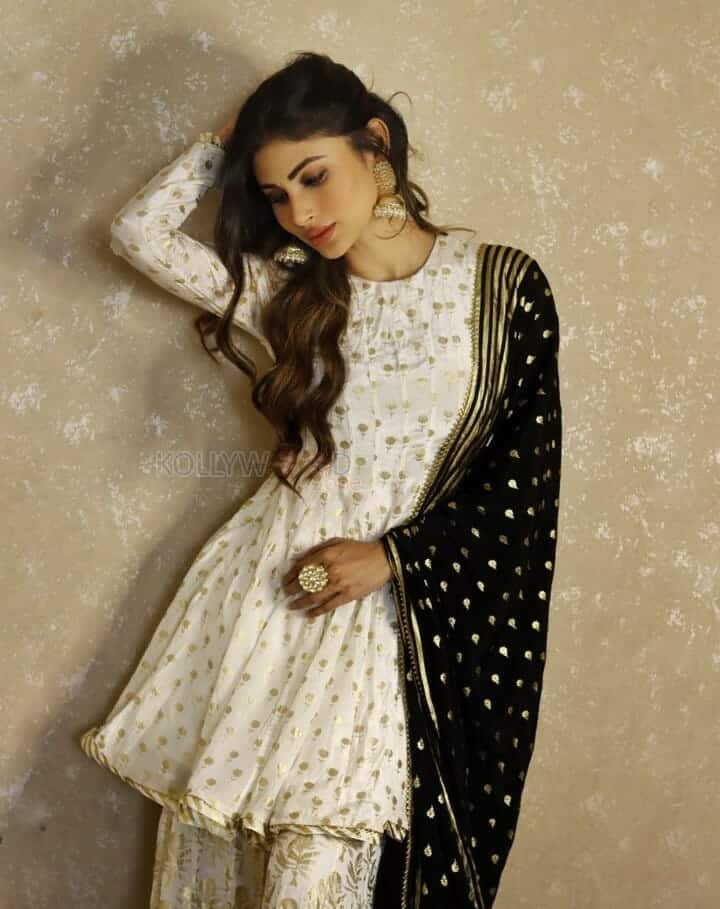 Mouni Roy in a White and Black Traditional Salwar Photos 03