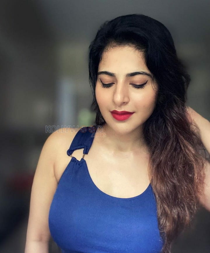 Naan Sirithal Heroine Iswarya Menon Pictures