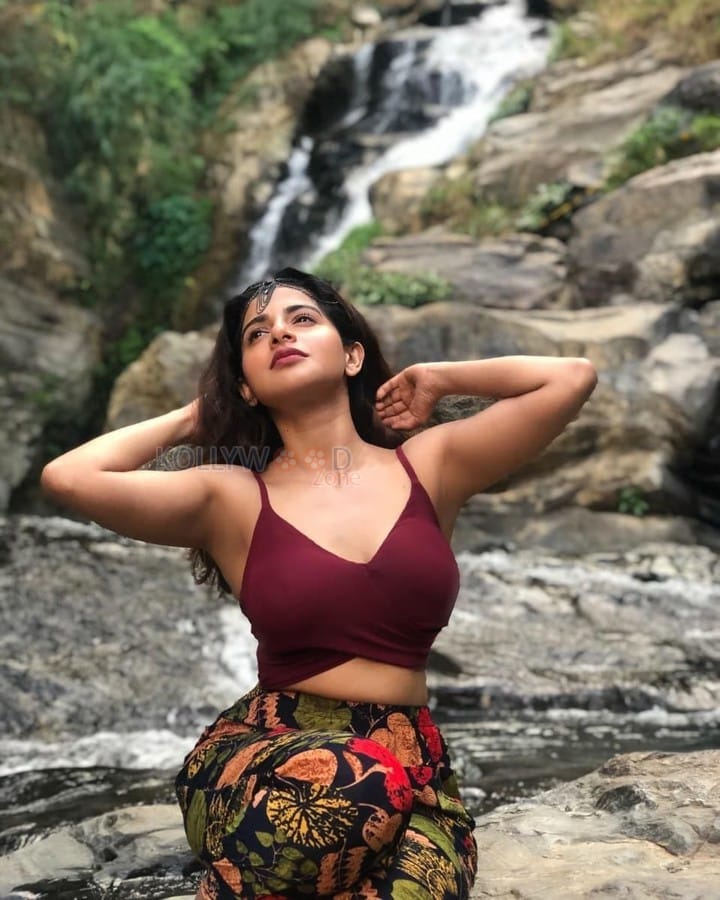 Naan Sirithal Heroine Iswarya Menon Pictures