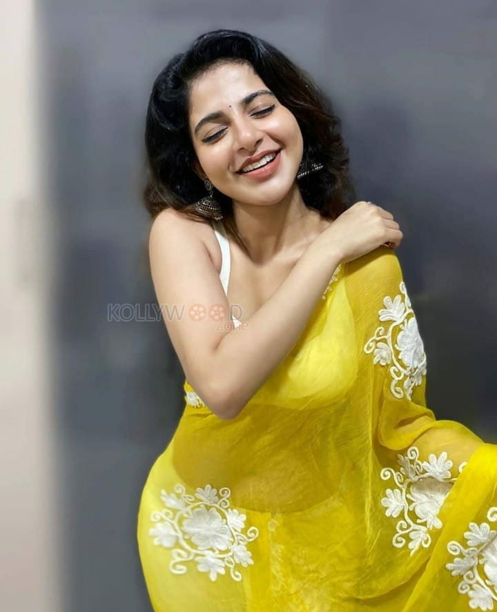 Naan Sirithal Heroine Iswarya Menon Pictures