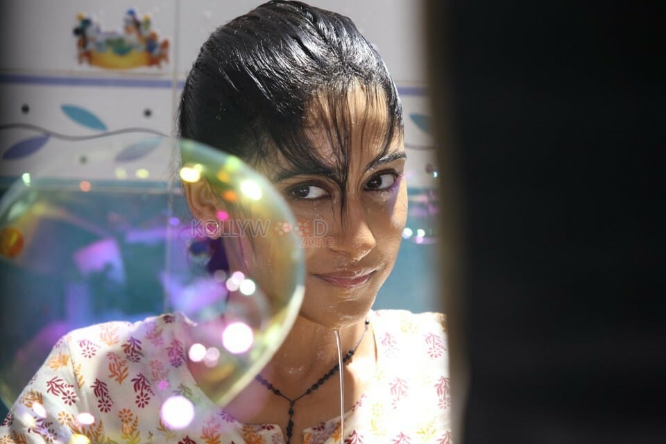 Nenjam Marappathillai Movie Pictures