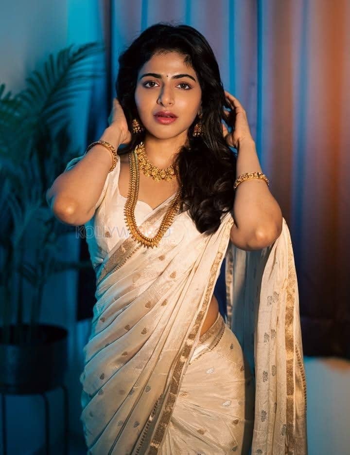 Radiant Iswarya Menon in a White Silk Saree Photos 03