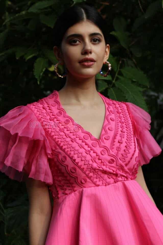 Sanjana Sanghi in Pink Photo 01