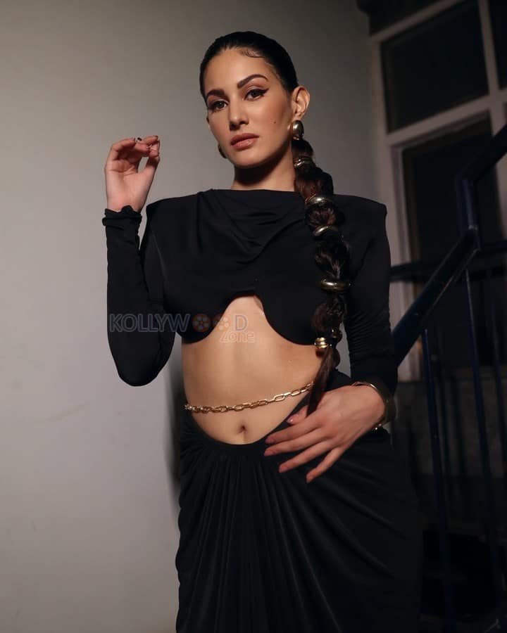 Sensuous Amyra Dastur Navel in a Black Cut Out Two Piece Dress at GQ Fashion Awards Photos 01