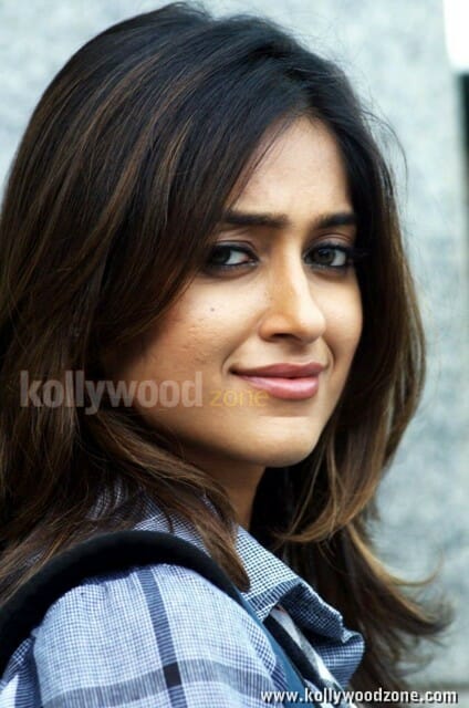 Sexy Actress Ileana In Nanban Movie Stills