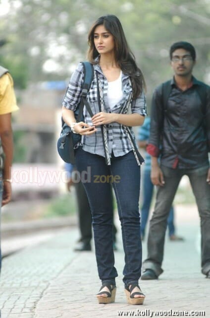 Sexy Actress Ileana In Nanban Movie Stills