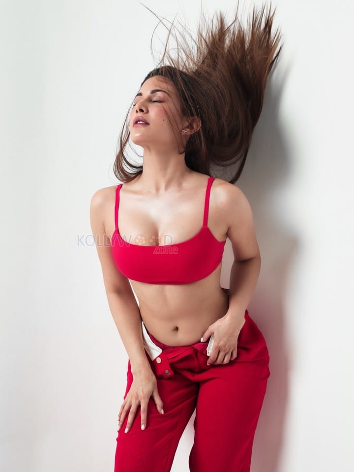 Sexy Amyra Dastur in a Red Sports Bralette and Matching Pants Photos 04