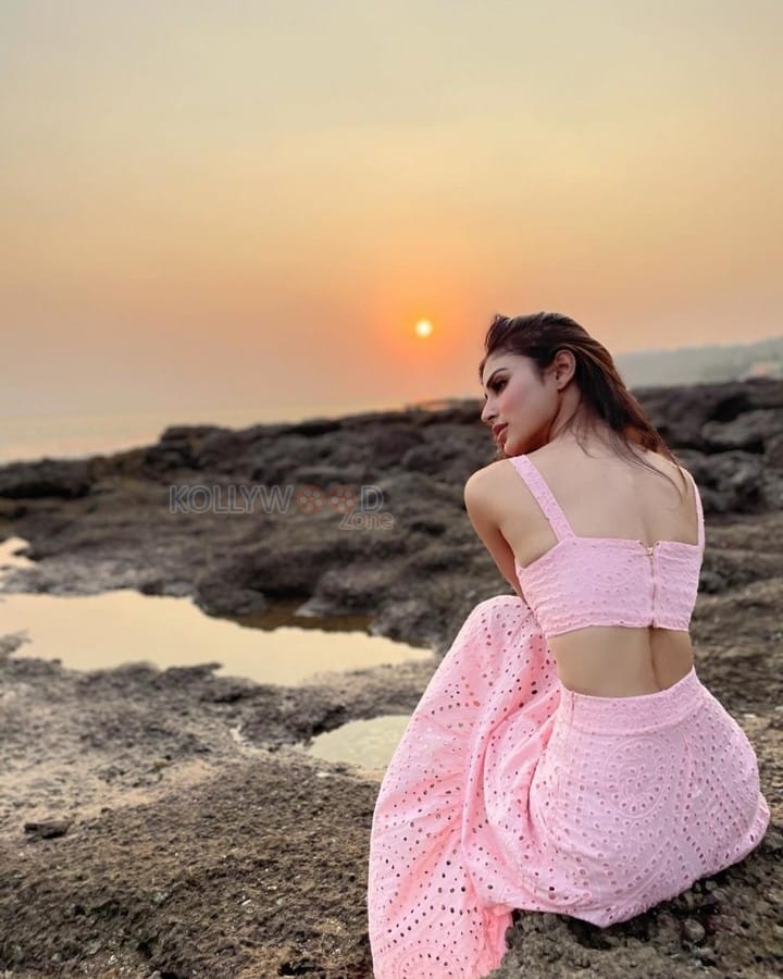 Sexy Mouni Roy Enjoying the Sunset in a Pink Dress Pictures 04