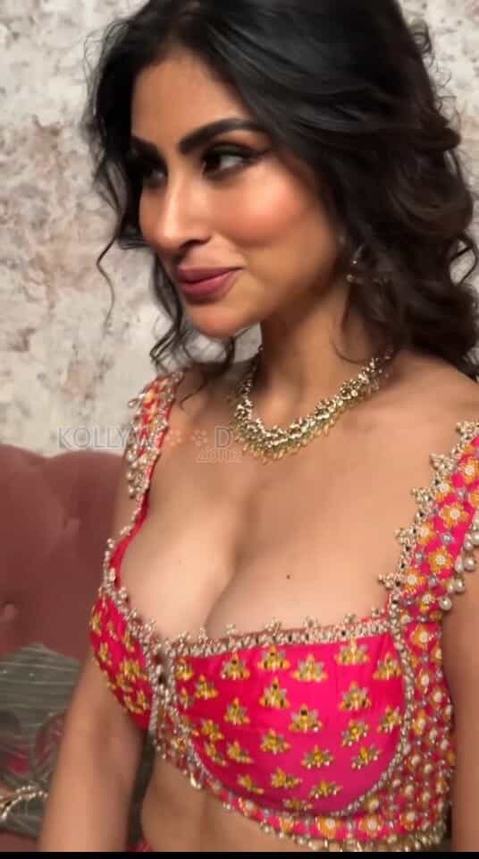 Sexy Mouni Roy in a Red Jewelled Blouse showing Cleavage Pictures 02