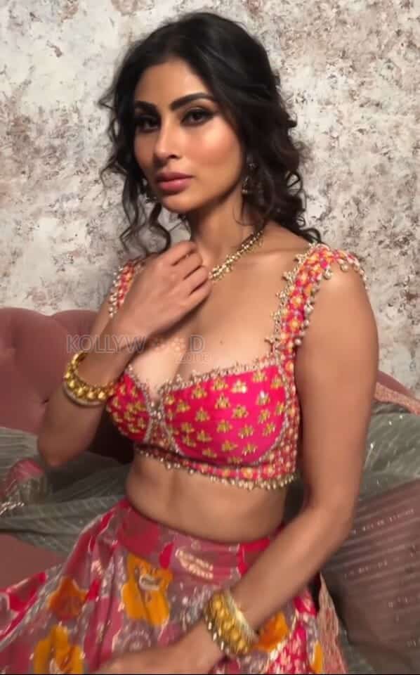 Sexy Mouni Roy in a Red Jewelled Blouse showing Cleavage Pictures 03