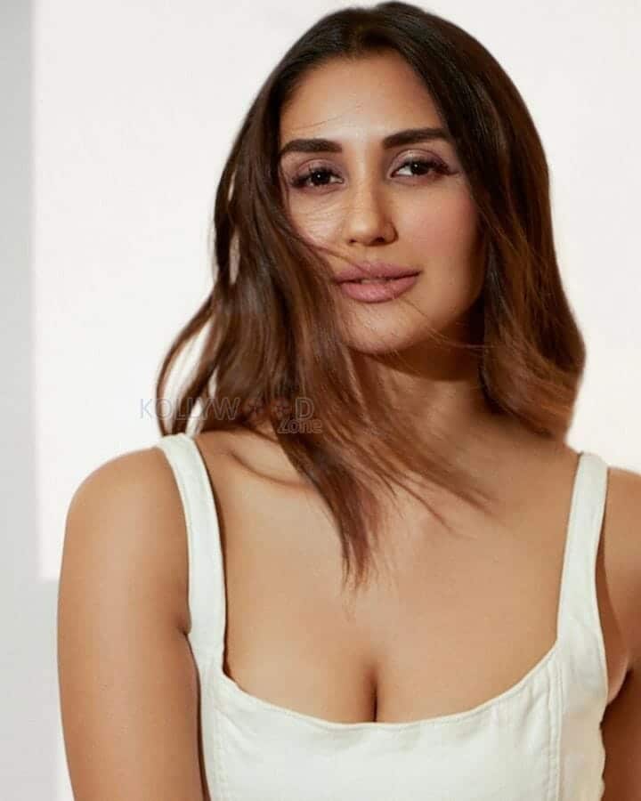 Shamshera Actress Vaani Kapoor Sexy Hot Photos 01