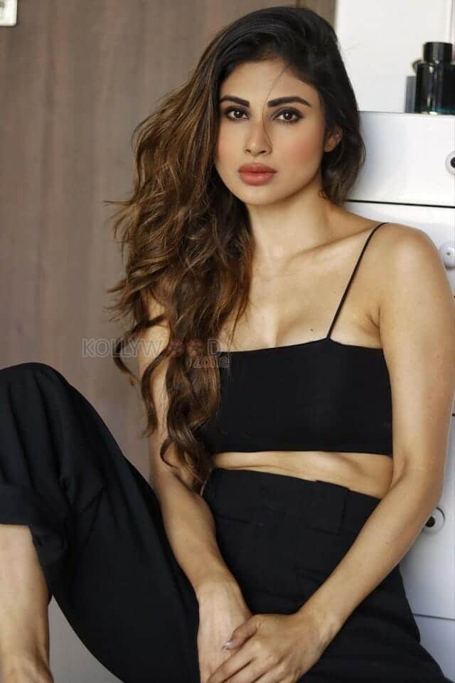 Slim and Sexy Mouni Roy in Black Photo 01