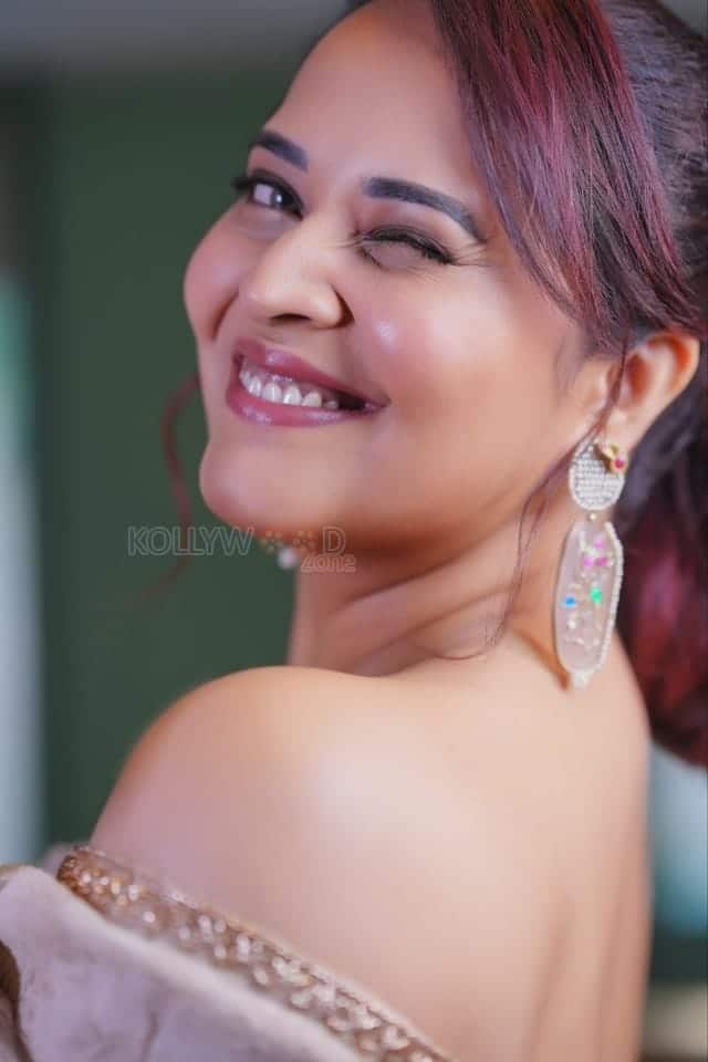 Spicy Anasuya Bharadwaj in Off Shoulder Cream Top Photos 02