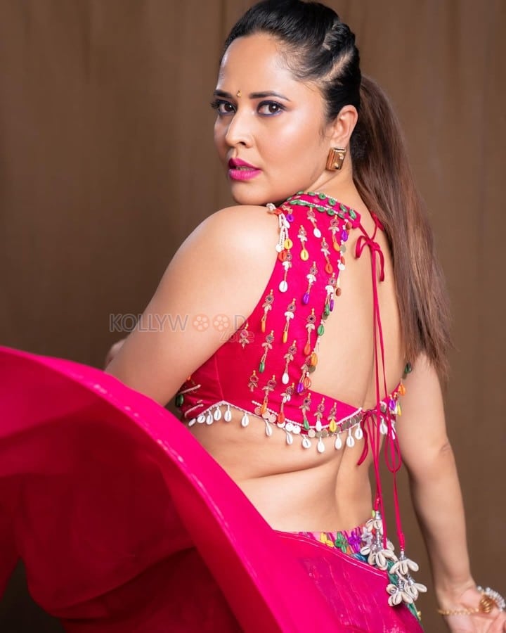 Stunning Anasuya Bharadwaj Navel in a Colourful Lehenga Pictures 02