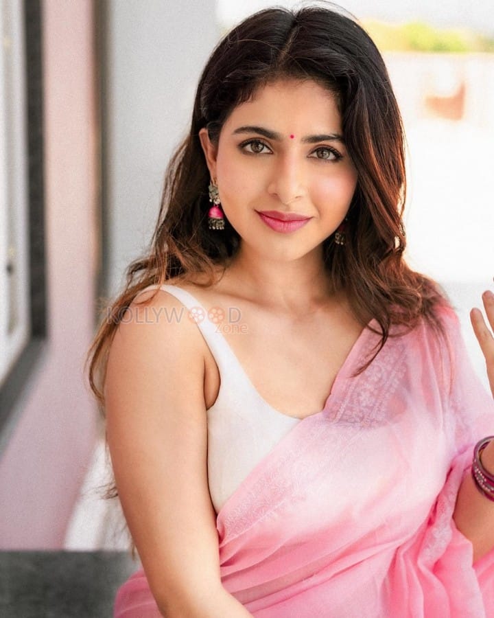 Stunning Iswarya Menon in a Pink Saree with a White Sleeveless Blouse Photos 06
