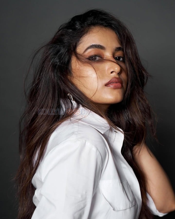 Stunning Priyanka Arul Mohan in a White Shirt and Black Shimmery Skirt Photos 06